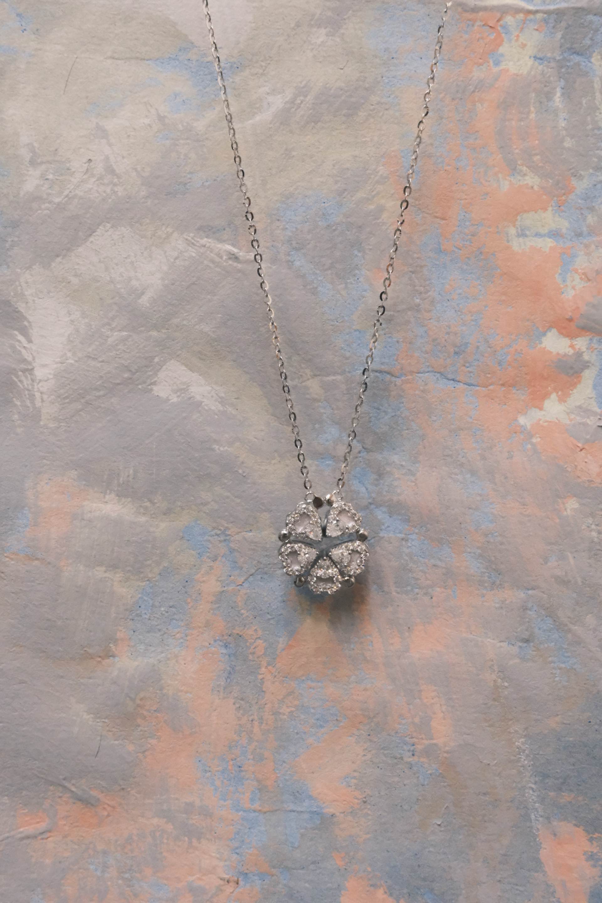 Clover de Reve Necklace · Magnetic Silver Necklace