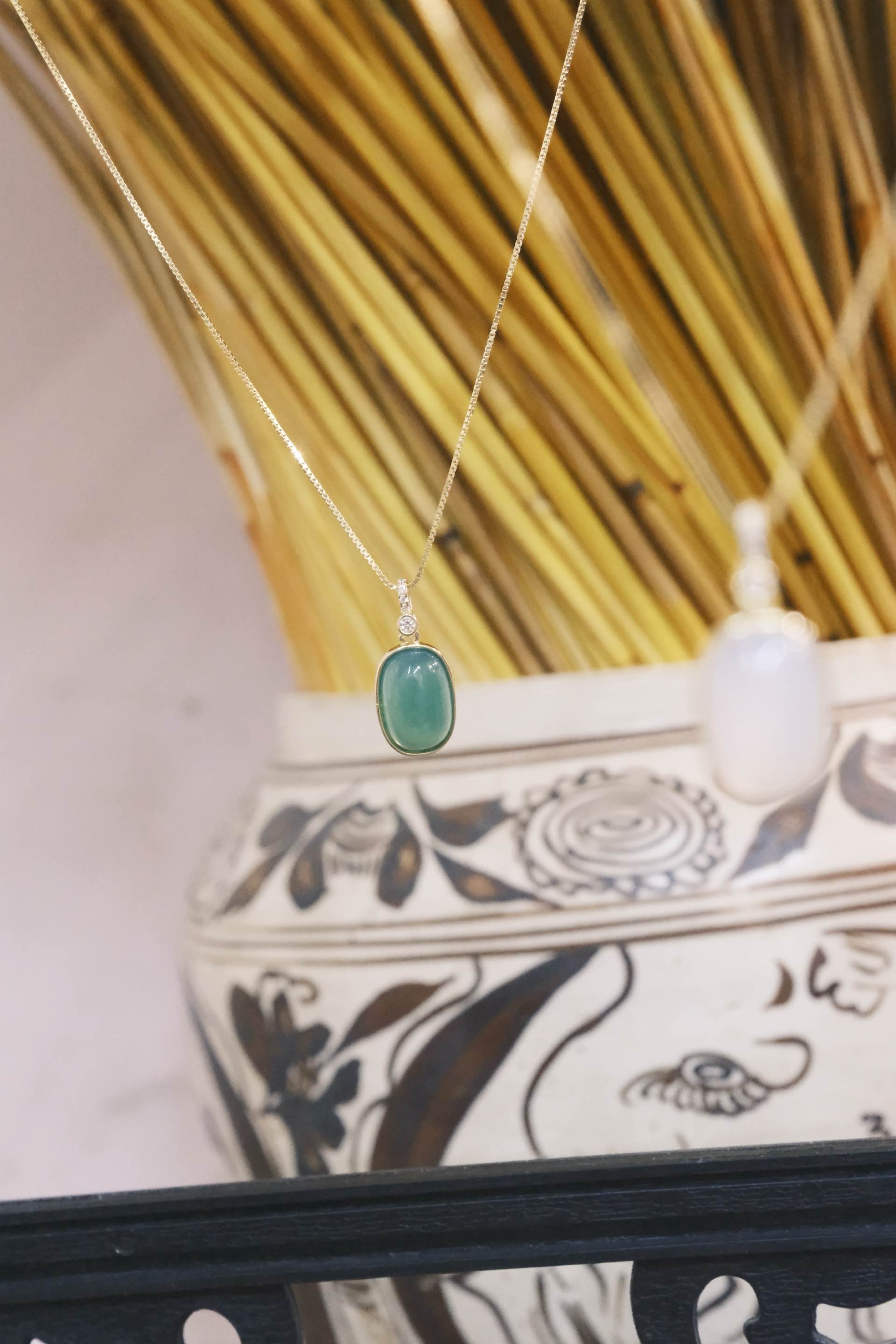 Lueur de Jade · Gold and Jade Necklace