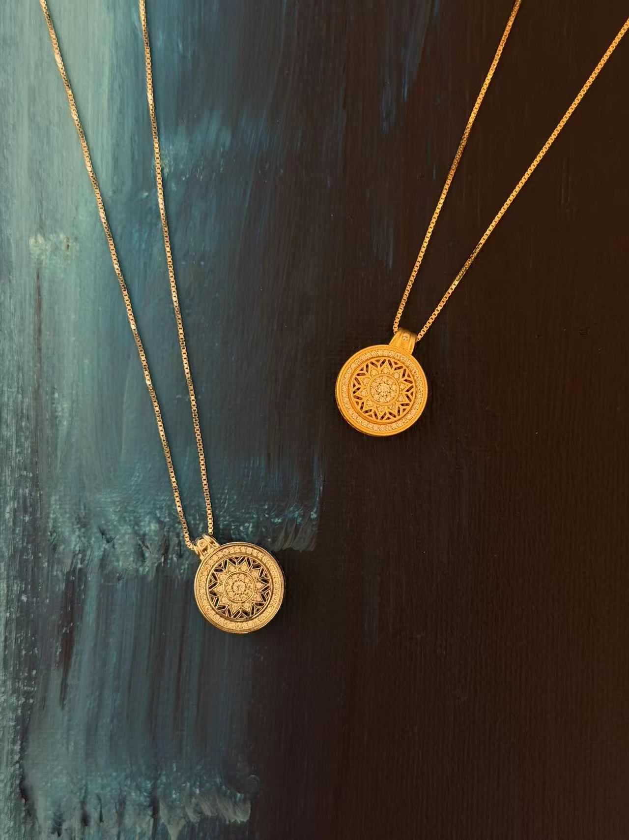 Roue de Reve · Gold Necklace