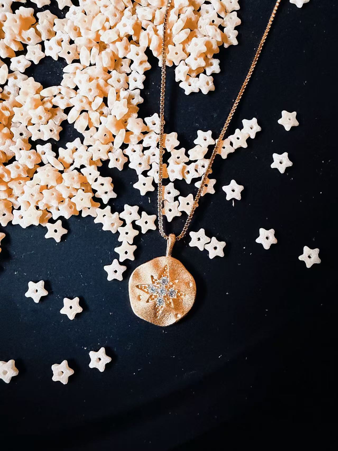 Etoile de Reve · Gold Star Necklace