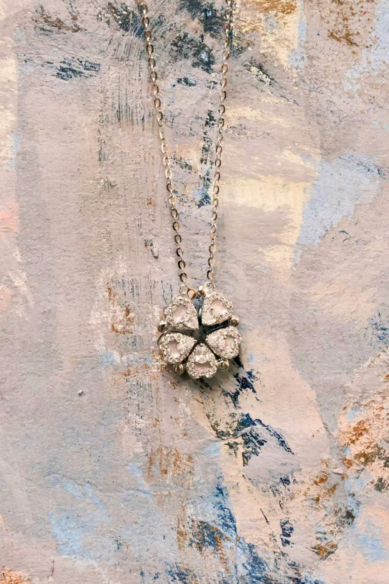 Clover de Reve Necklace · Magnetic Silver Necklace