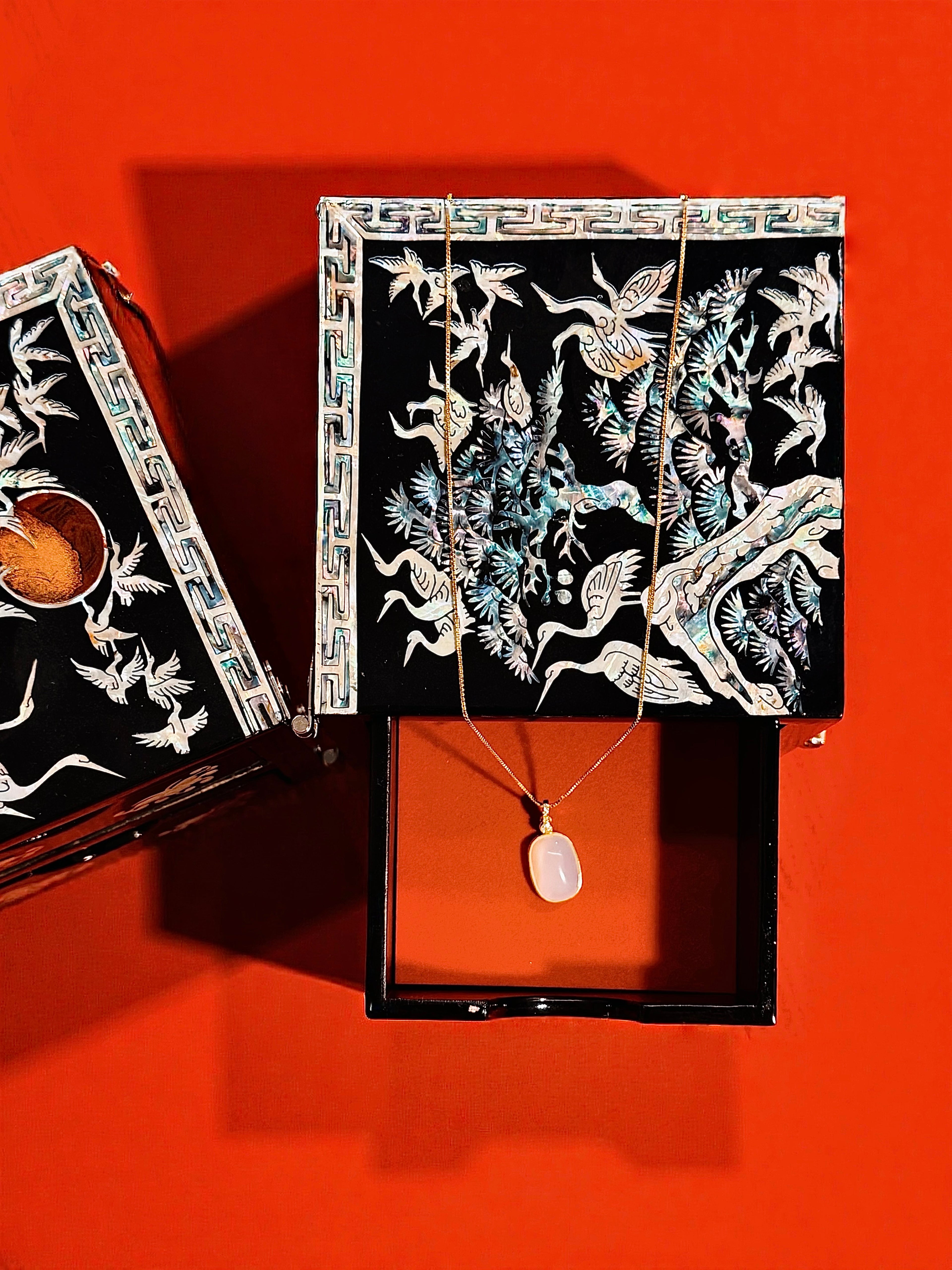 Lueur de Jade · Gold and Jade Necklace