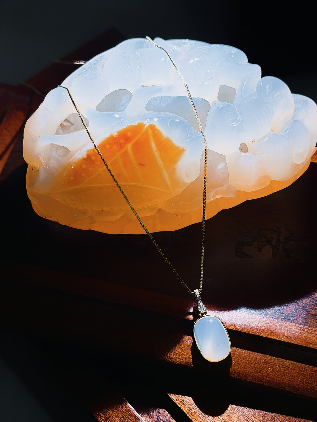 Lueur de Jade · Gold and Jade Necklace